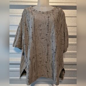 Gilded Intent Textured Short Sleeve Tee in Gray